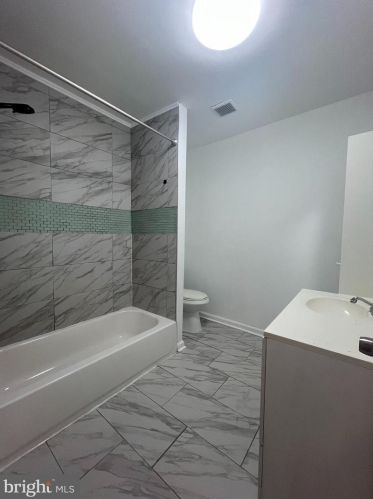 2510 Manton St, Philadelphia PA 19146-3916 exterior