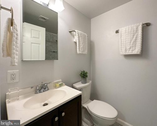 1357 Emerald St, Washington DC 20002-5431 exterior