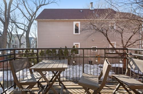 1924 Roscoe St, Chicago IL  60657-1030 exterior