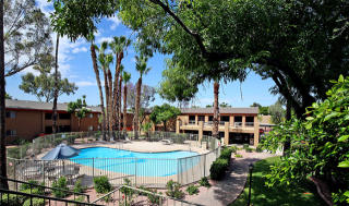 3915 Camelback Rd, Phoenix AZ  85018-2633 exterior