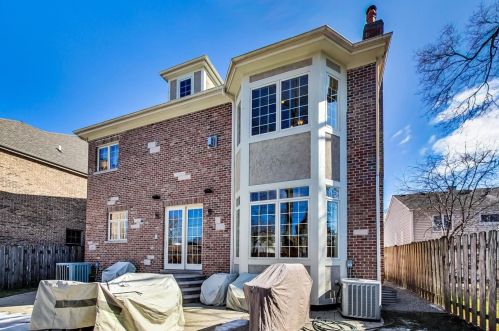 642 Euclid Ave, Elmhurst IL 60126-4338 exterior