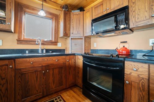 517 6 St, Duluth MN 55806-2411 exterior