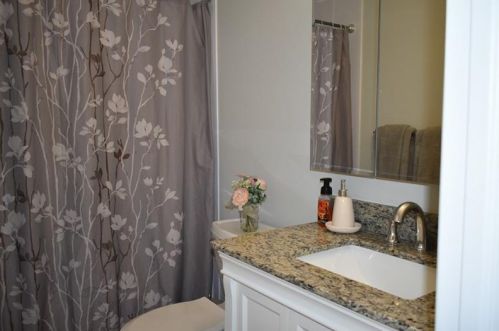 665 Newton Sq, Moon Twp PA 15108-1050 exterior