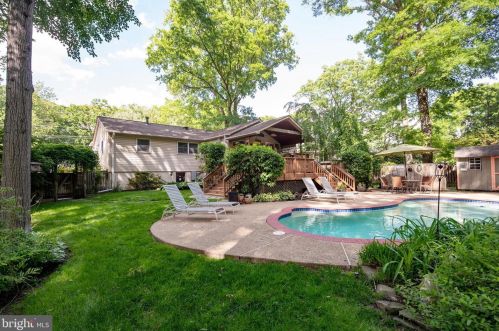 1803 Cool Spg Dr, Alexandria VA 22308-1630 exterior