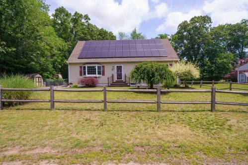 5 Glen Oak Dr, Enfield, CT 06082-2603