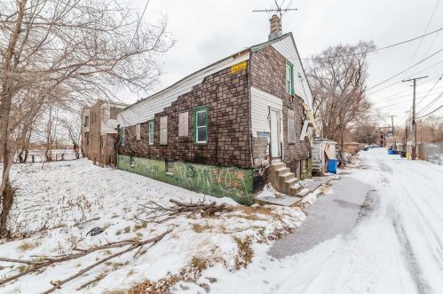 9002 Mackinaw Ave, Chicago IL 60617-4437 exterior