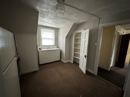 160 Highland Ave, Pittsburgh PA 15229-2715 exterior