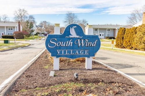 42 Carriage Dr, Milford CT 06460-7554 exterior