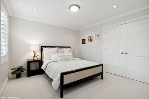 2900 Hermitage Ave, Chicago IL 60609-2733 exterior