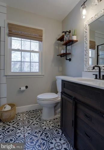 5205 Dalby Ln, Springfield VA  22015-1744 exterior