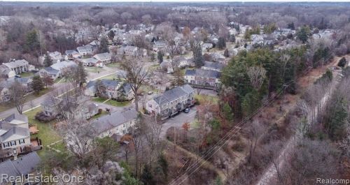 1439 Lantern Ln, Rochester MI 48306-4240 exterior