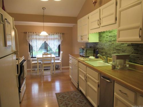 100 Sycamore Dr, Middletown NY 10940-5459 exterior