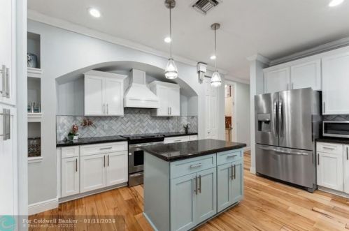 9808 Coronado Lake Dr, Boynton Beach FL 33437-5337 exterior