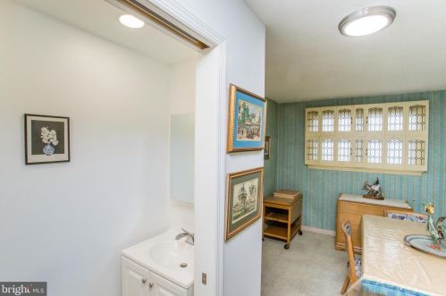 7160 Erdrick St, Philadelphia PA 19135-1012 exterior