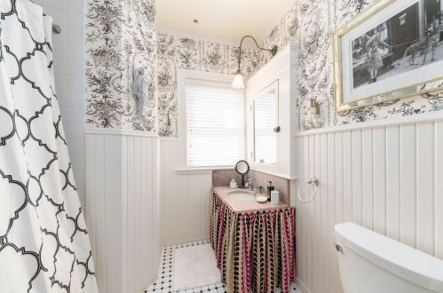 2597 Maryland Ave, Milwaukee WI 53211-3735 exterior