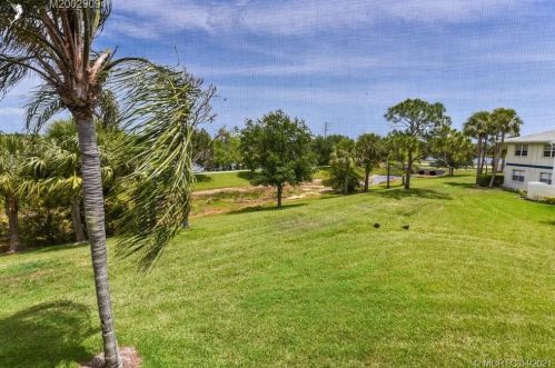 1502 Royal Green Cir, Fort Pierce FL  34952-7624 exterior