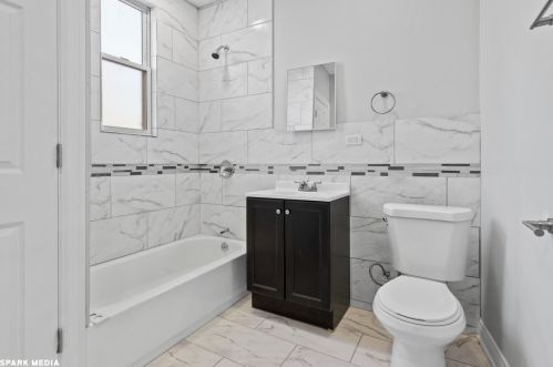 12000 Pr Ave, Chicago IL 60628-6725 exterior