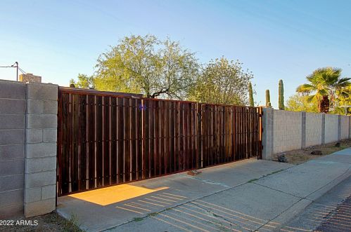 1945 Campo Bello Dr, Phoenix AZ 85032-2051 exterior