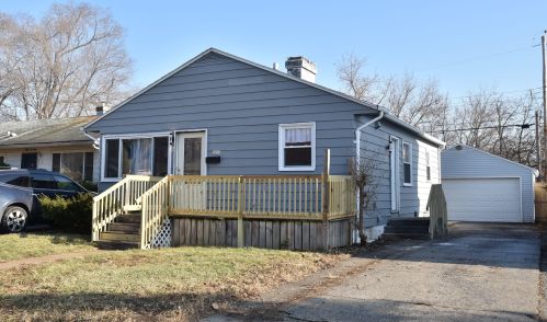 5274 64th St, Milwaukee, WI 53218-3001