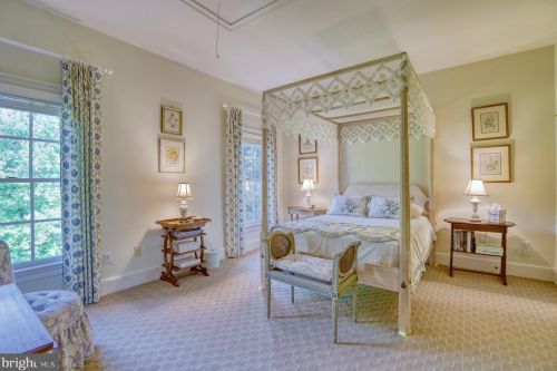 1613 Maddux Ln, Mc Lean VA 22101-3200 exterior