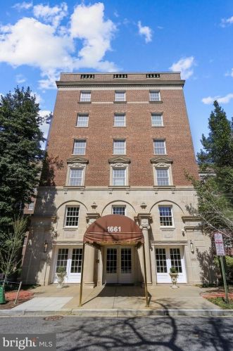 1661 Crescent Pl, Washington DC  20009-4008 exterior