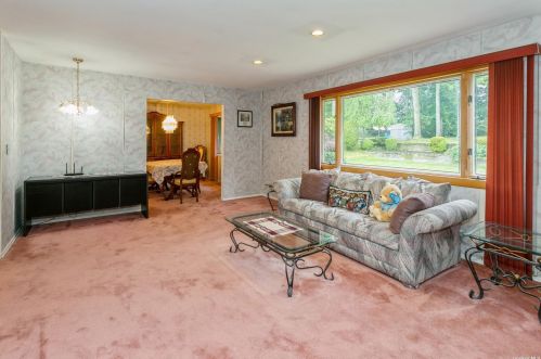 37 Cross Bow Ln, Commack NY 11725-1205 exterior