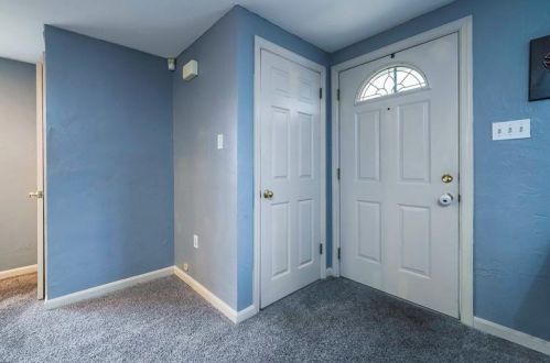 2220 Allender Ave, Pittsburgh, PA 15220-3944