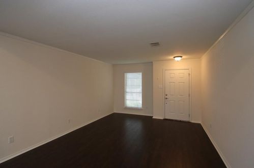 8604 Dandelion Trl, Austin TX  78745-8067 exterior