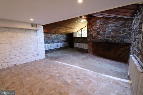 635 Parkway Ave, Trenton NJ  08618-2723 exterior