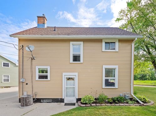 318 Un Pl, Manitowoc WI 54220-3753 exterior