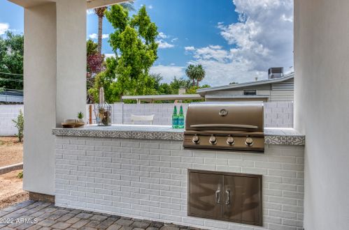 6841 12th Ave, Phoenix AZ  85013-1021 exterior