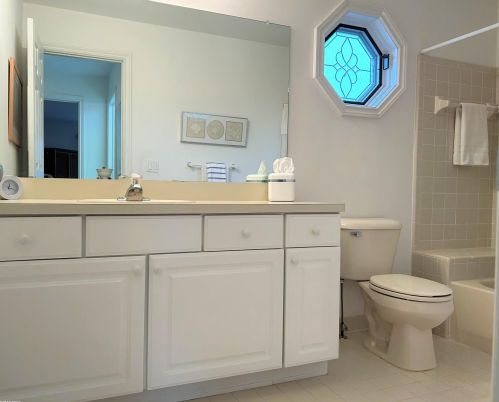 2239 Crystal Dr, Rochester MI 48309-3755 exterior