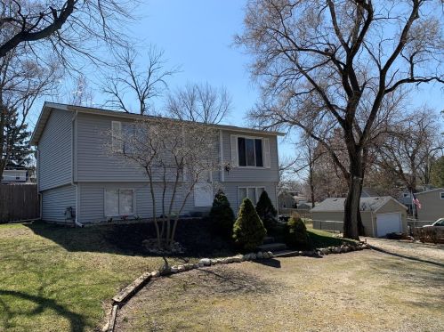 7415 Salem Rd, Bull Valley IL  60097-9757 exterior