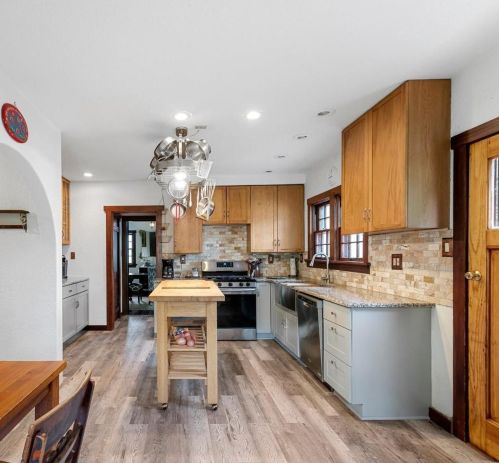 1360 Coburg Lands Dr, Saint Louis MO 63137-3008 exterior