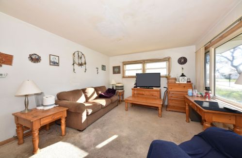 2858 93rd St, Milwaukee, WI 53227-3302