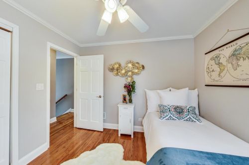 6098 Caldwell Ave, Chicago IL 60646-4111 exterior