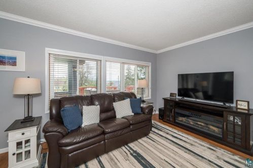 2211 11 St, Duluth MN 55806-1201 exterior