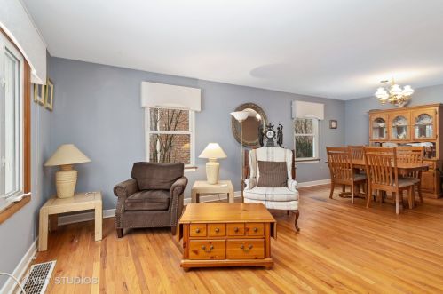 106 Cayuga Ave, Elmhurst IL  60126-4417 exterior