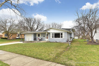1889 Robert St, Aurora, IL 60506-1825