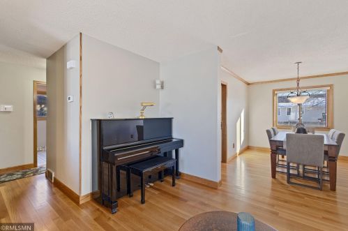 1058 Briar Crk Rd, Saint Paul MN 55123-1515 exterior