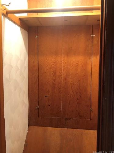 20 Elan St, Enfield CT 06082-5504 exterior