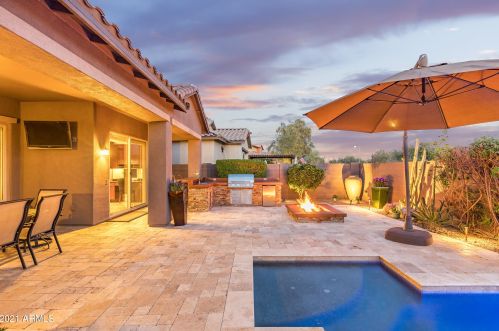 3753 Ember Glow Way, Phoenix AZ 85050-4928 exterior