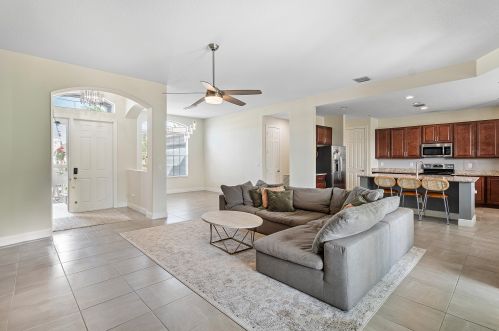 364 Saginaw Ave, Fort Pierce FL  34953-5988 exterior