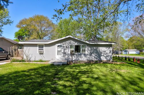 833 Prospect Ct, Watervliet, MI 49098-9340