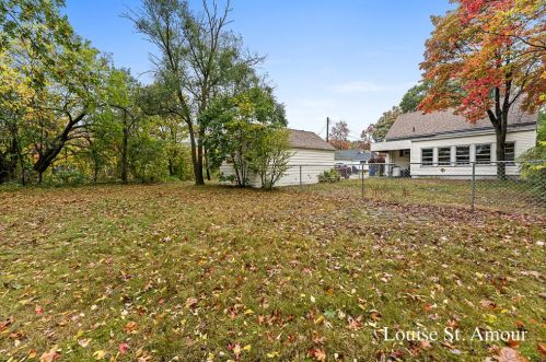 35 Maplewood Ave, Meskegon MI  49444-3045 exterior