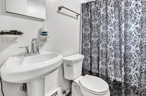 291 Rowayton Ave, Norwalk CT 06853-1628 exterior