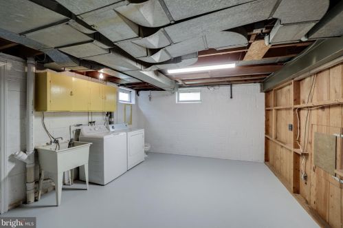 6928 Westhampton Dr, Alexandria VA 22307-1528 exterior