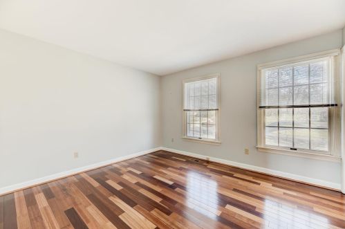 915 Delvin Dr, Saint Louis MO 63141-8830 exterior