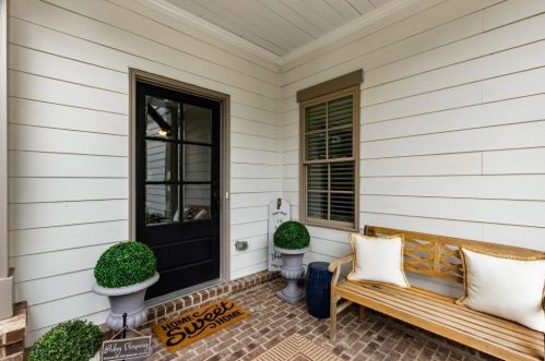 1274 Briarwood Rd, Atlanta, GA 30319-3844