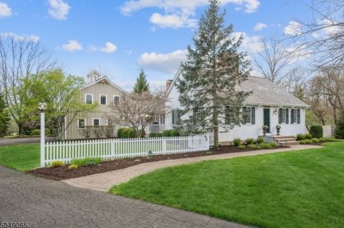 2 Sugar Maple Row, Chester, NJ 07930-3008